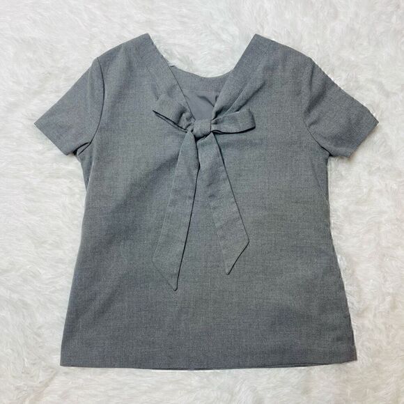 Banana Republic Tops - Banana Republic Top Blouse Womens Sz Small Grey Bow in Back Stretch Short Sleeve